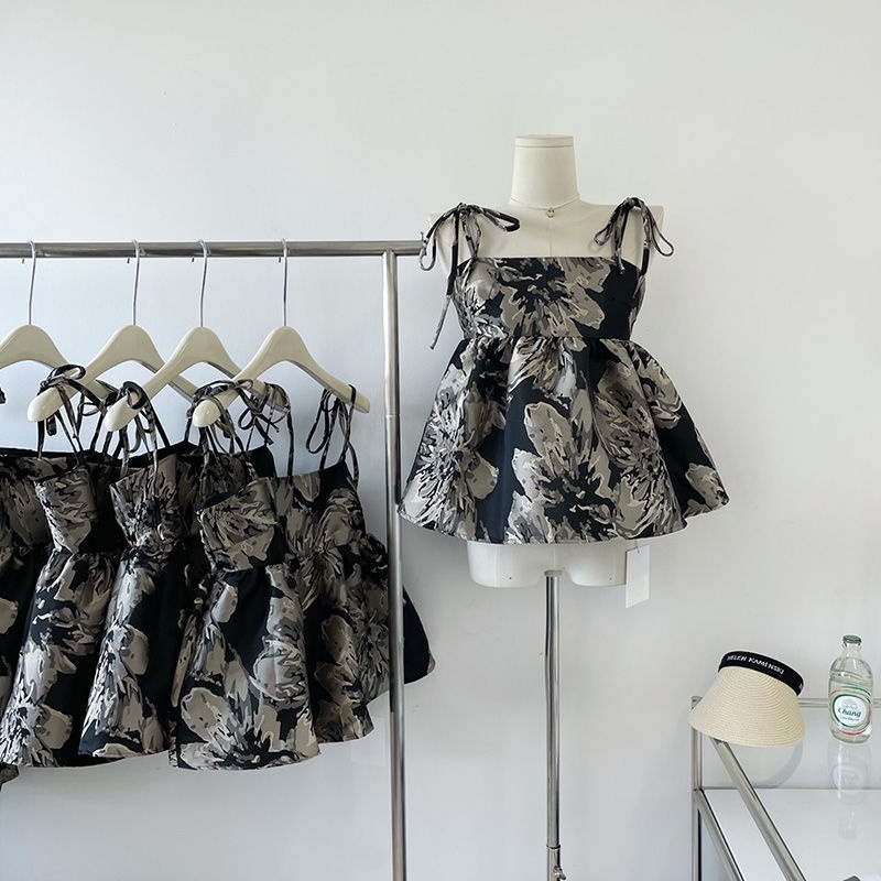 (Sẵn) Áo hai dây thắt nơ Miuna có hoạ tiết hoa, Áo babydoll hai dây phong cách retro | BigBuy360 - bigbuy360.vn