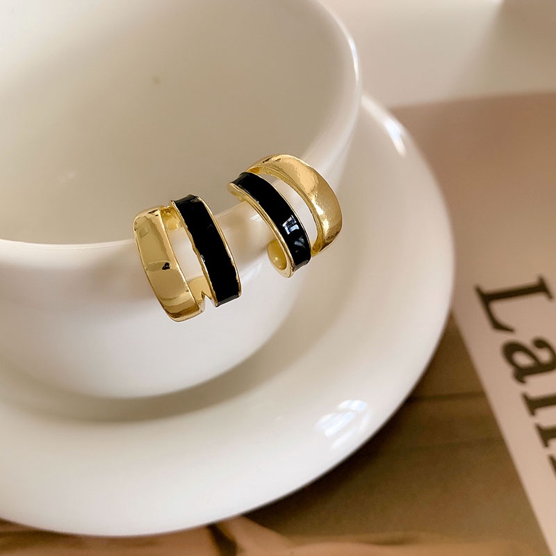 Khuyên Tai Kim Loại Hình Chữ C Màu Đen / Cà Phê Phong Cách Hàn Quốc Thời Trang Cho Nữ