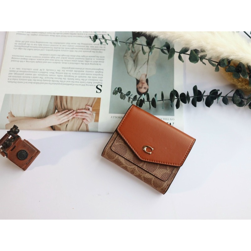 Ví Coach gập mini dáng bì thử xinh xắn