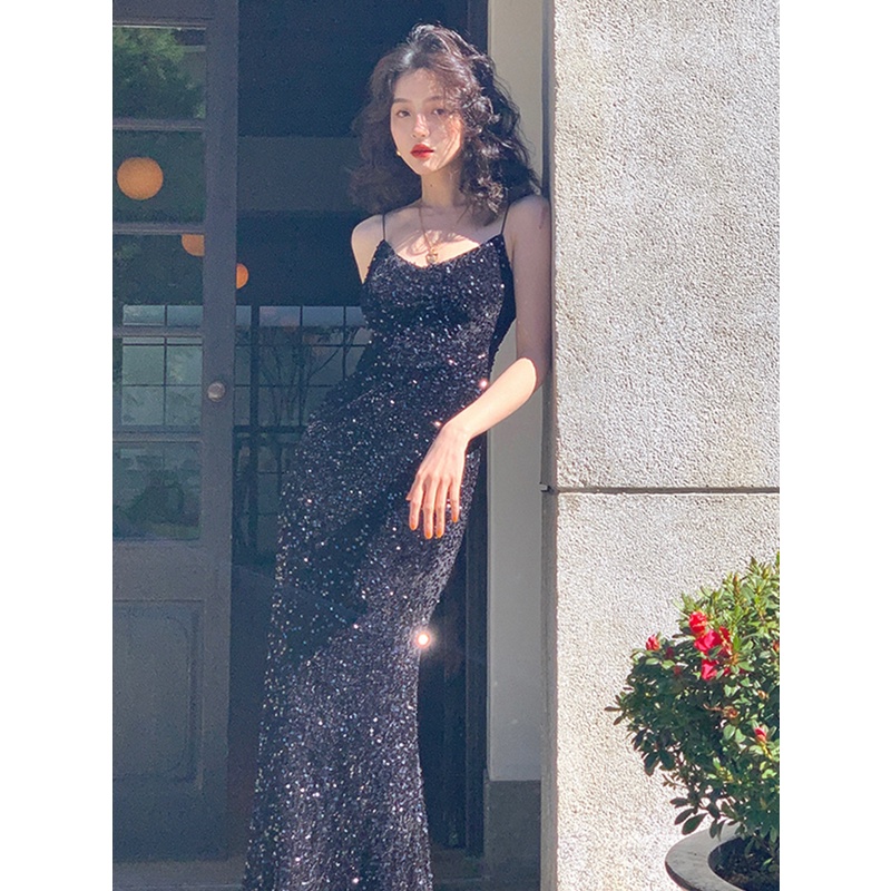 Đầm Nhung Hai Dây Cổ Chữ v Đính Kim Sa Lấp Lánh Thời Trang