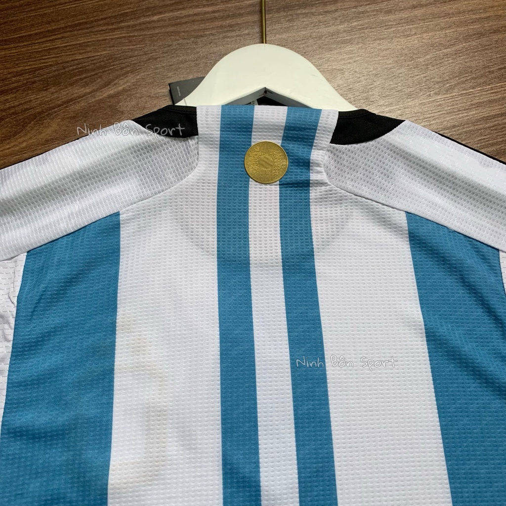 Bộ Quần Áo Đá Bóng Đội Tuyển Argentina 3 sao 2022/2023 - Chất Polyeste, Hàng Thái Lan-Chuẩn Thi Đấu
