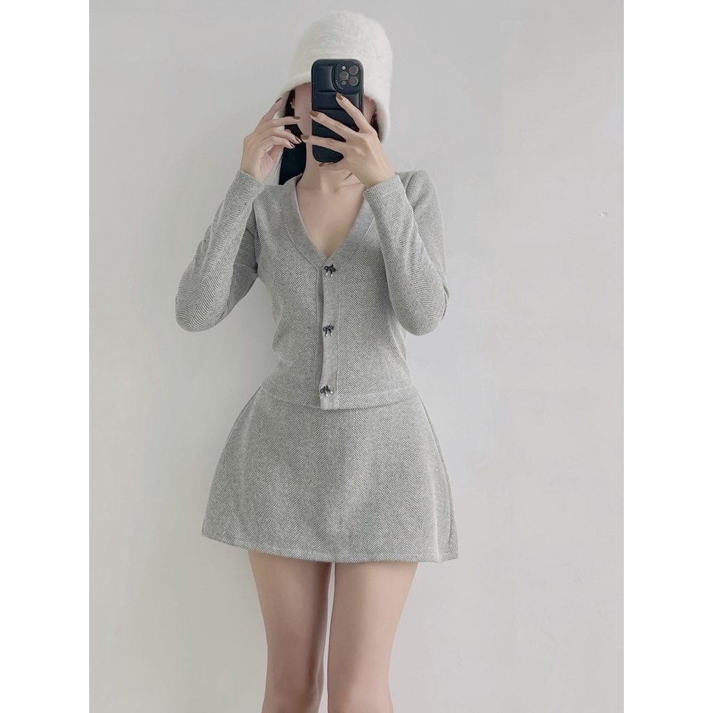 Set len Tantalizing áo Cardigan xám dài tay kèm chân váy ngắn siêu xinh, chất len xịn xò