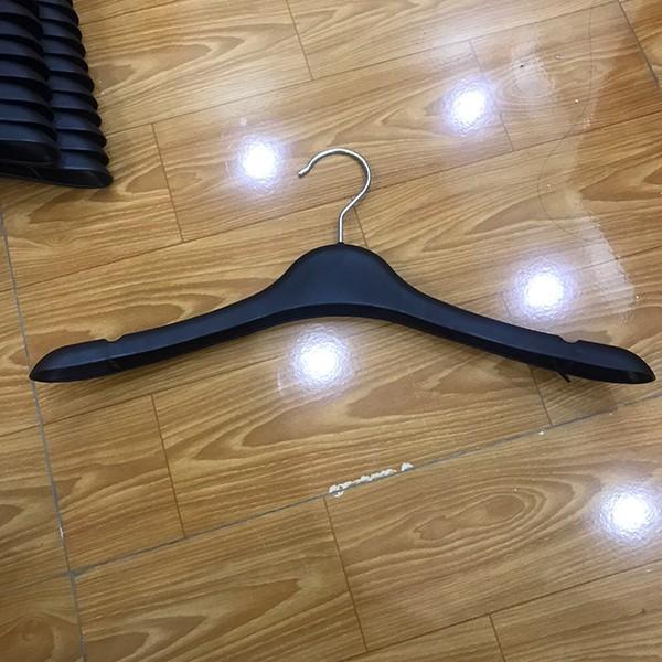 Móc quần áo nhựa đen vai to , đầu móc inox xoay 360 siêu rẻ_ giaxuong247