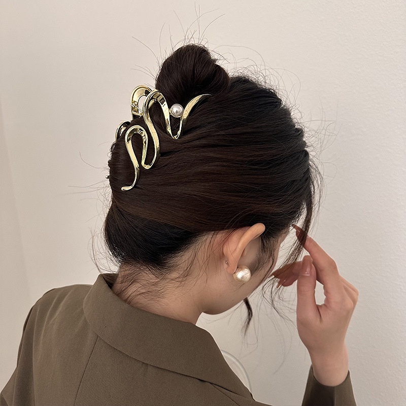 Kẹp Tóc Hình Cá Mập Bằng Kim Loại Đính Ngọc Trai Phong Cách Mới