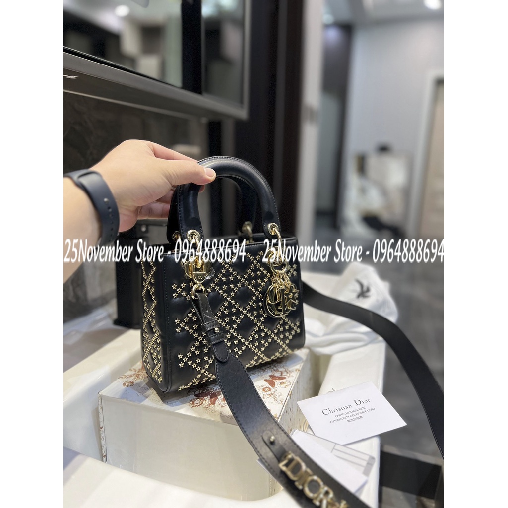 Túi xách Di.or la.dy lucky đính cham sao, size 17cmm, mùa: đen - trắng