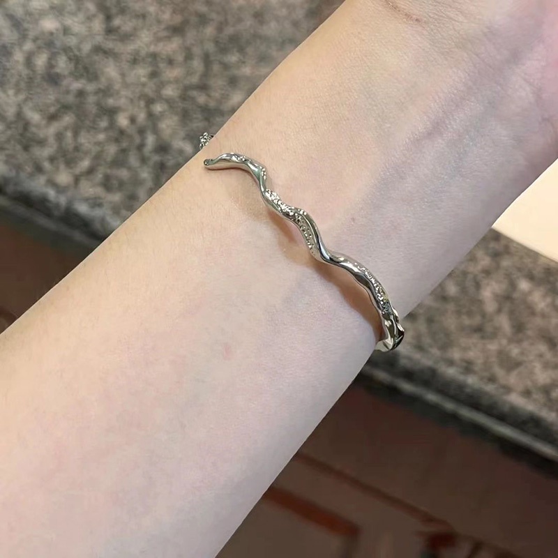 Vòng Tay Hợp Kim Cao Cấp Hình Rắn Thời Trang Cho Nữ