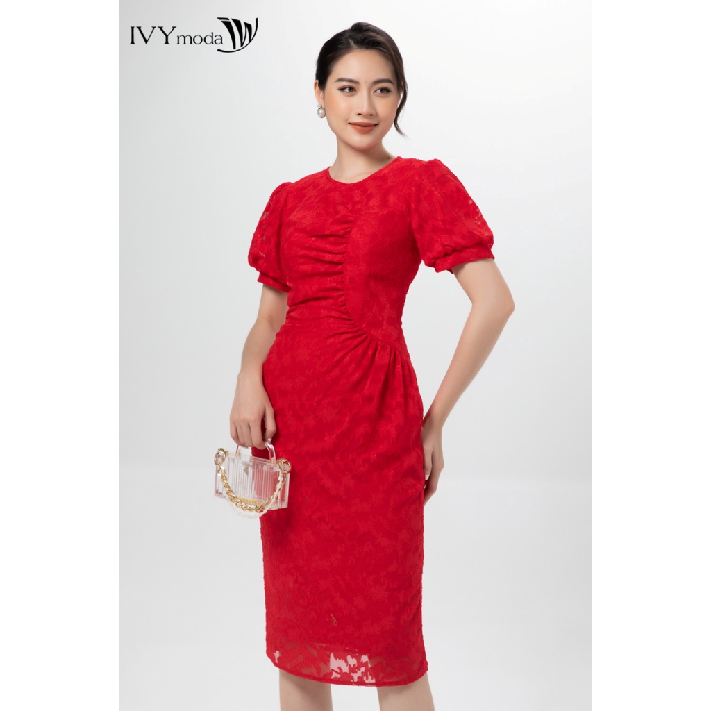 Đầm bút chì dập nổi nữ IVY moda MS 48M7241