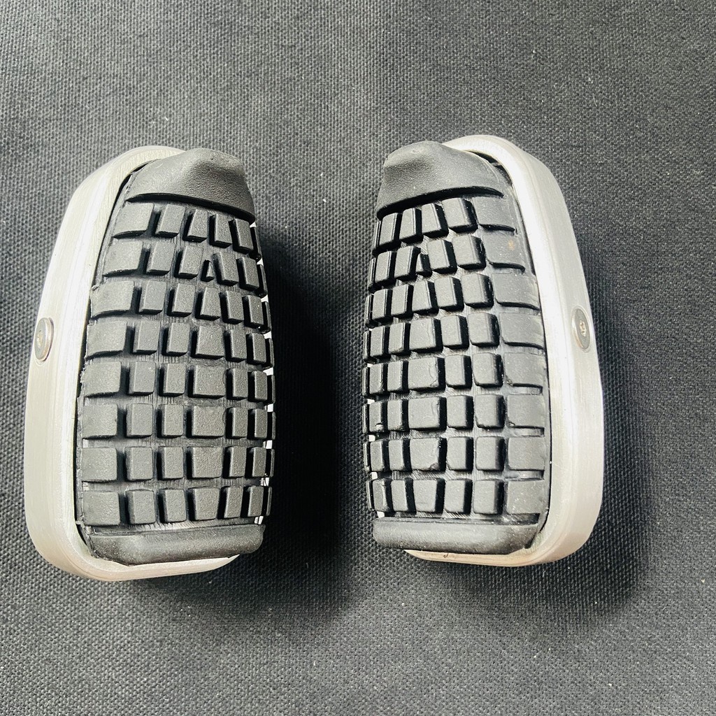 CẶP GÁC CHÂN TRƯỚC SUPER CUB TRANG TRÍ CHO NHIỀU DÒNG XE CAO CẤP SIÊU ĐẸP có viền NHÔM Cao Su . DoChoiXeMay