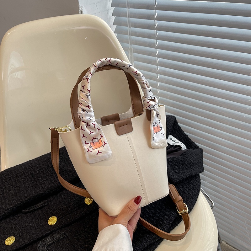 Túi Xách bucket Chất Lụa Phối Khăn Choàng Cổ Màu Sắc Tương Phản Thời Trang Cho Nữ