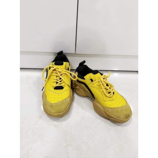 Giày thể thao màu trắng , vàng size 36 thanh lý