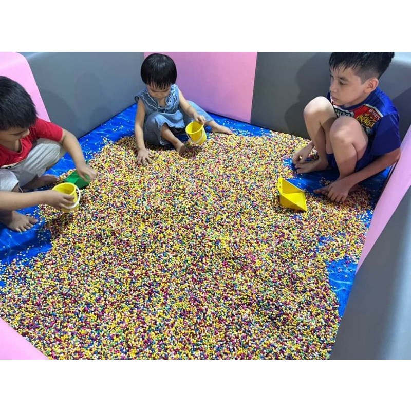 Hạt đá bảy màu cho bé chơi xúc cát