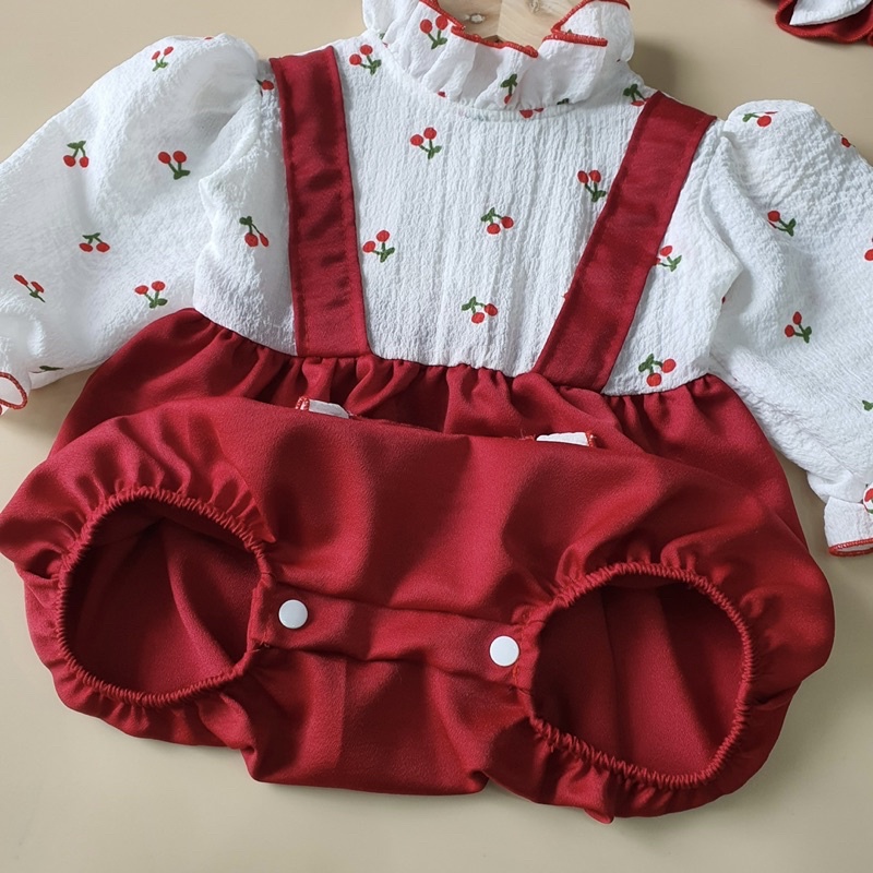 Body Túi Đỏ Đô Yếm Phối Cổ Trắng 𝐍𝐇𝐈́𝐌 𝐗𝐔̀ 𝐊𝐈𝐃𝐒 Cho Bé Gái Sơ Sinh, Đầy Tháng, Thôi Nôi, Sinh Nhật A470