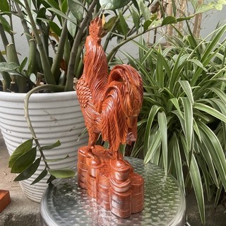 Tượng con gà gỗ hương
