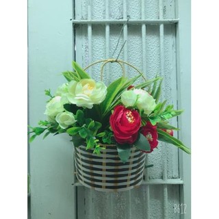 Giỏ mây cắm hoa treo tường