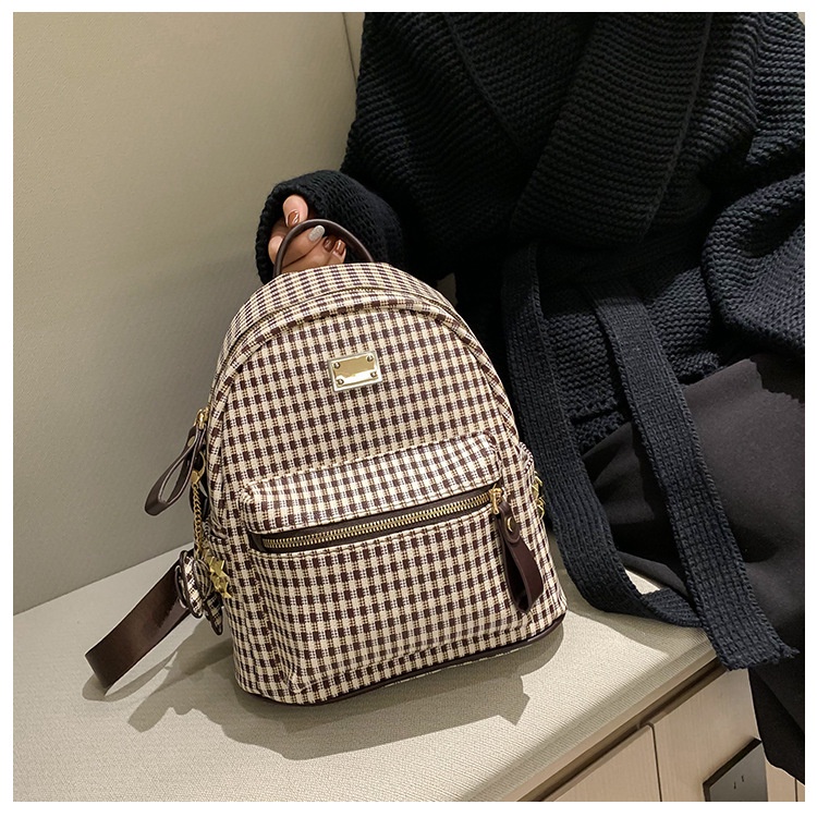 Ba Lô Da Kẻ Sọc Caro Đính Đinh Tán Thời Trang Cho Nữ