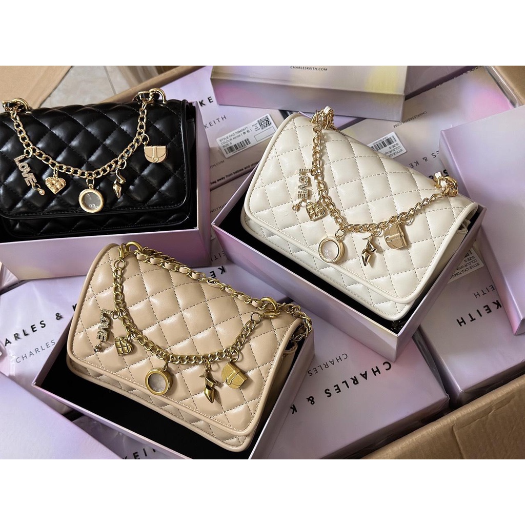 Túi Nữ CNk bản có charm hót hít mới nhất size 20 dễ dùng