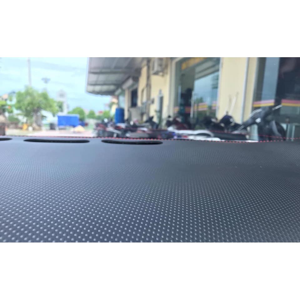 Thảm Taplo Da vân Carbon cao cấp xe HYUNDAI: Accent, Tucson, I10, Elantra, Kona.