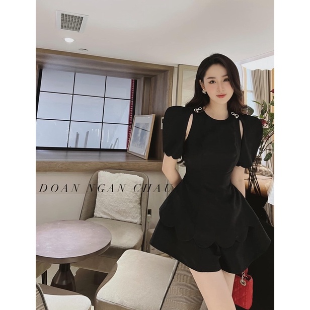 SET ÁO PEPLUM ĐEN KHOÉT VAI ĐÍNH NƠ ĐÁ GỢN SÓNG + QUẦN SHORT