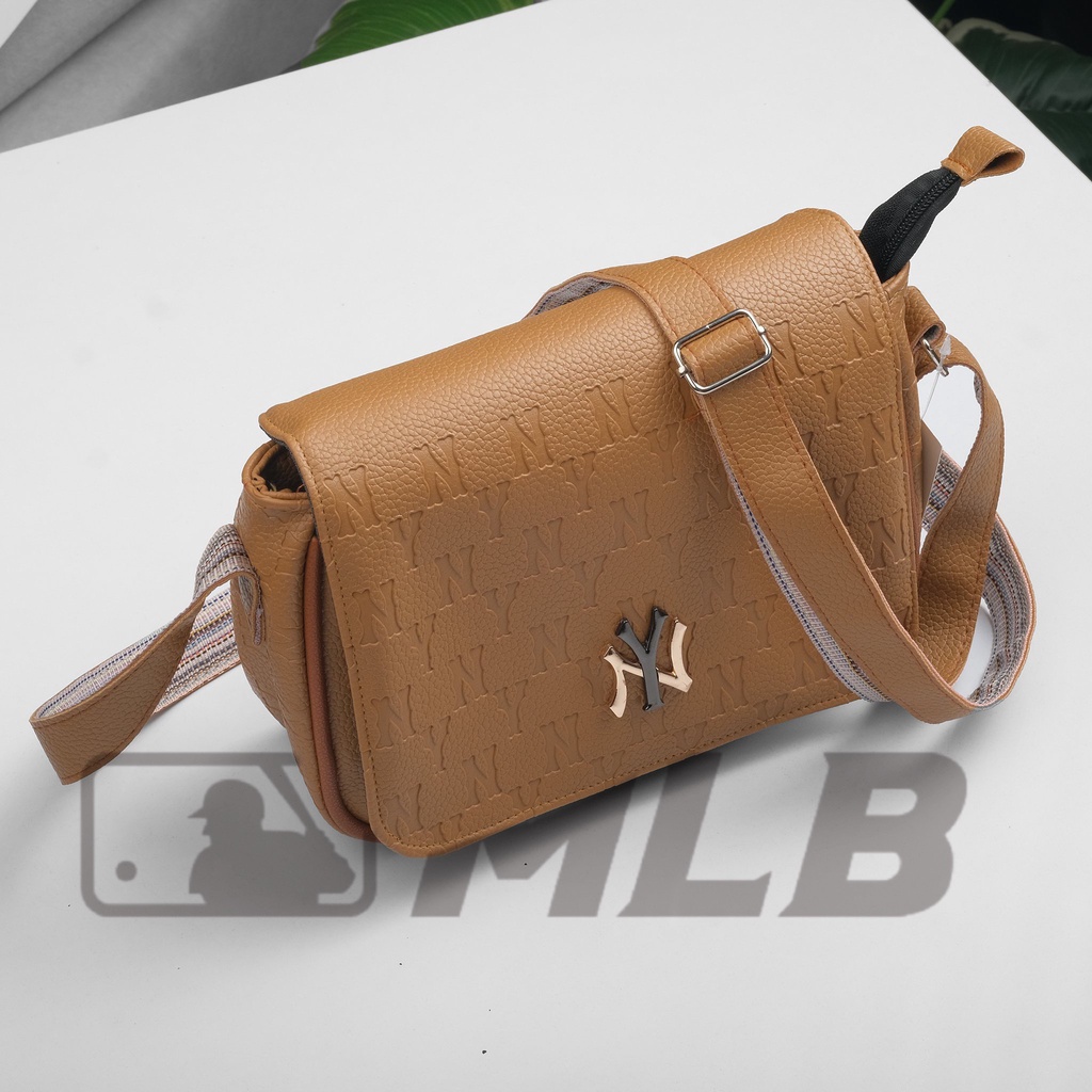Túi MLB vân da Logo NY kim loại họa tiết Monogram 2023