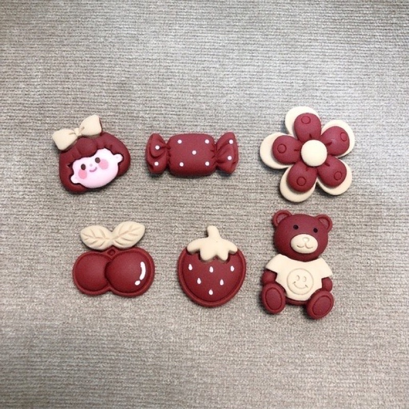 STICKER / JIBITZ / CHARM TRANG ĐỎ ĐÔ TRÍ DÉP SỤC, DÉP CROCS