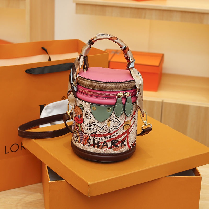 Túi Đeo Chéo Hình Trụ Họa Tiết Graffiti Thời Trang Dành Cho Nữ