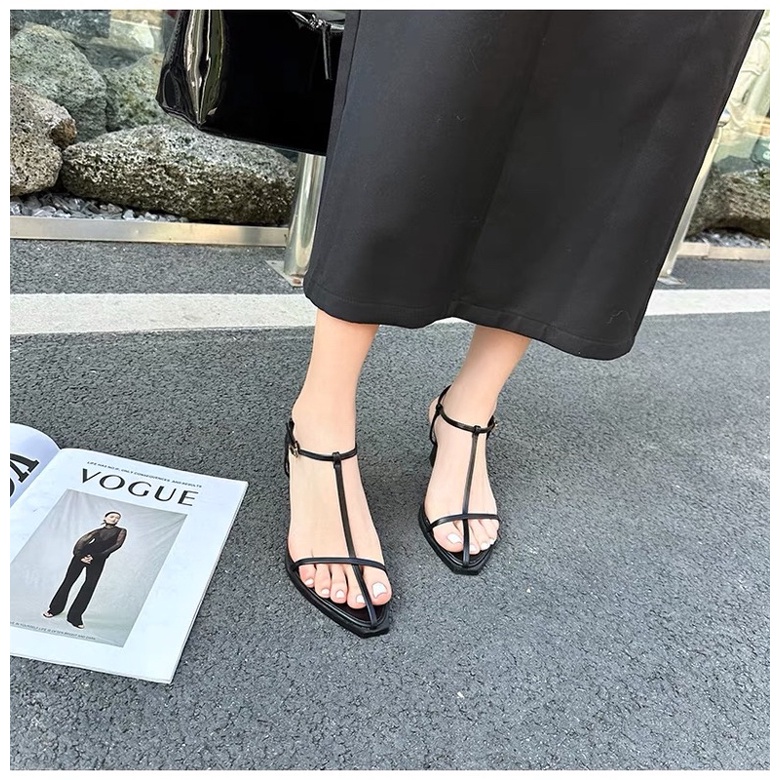 Giày sandal dây bít mũi