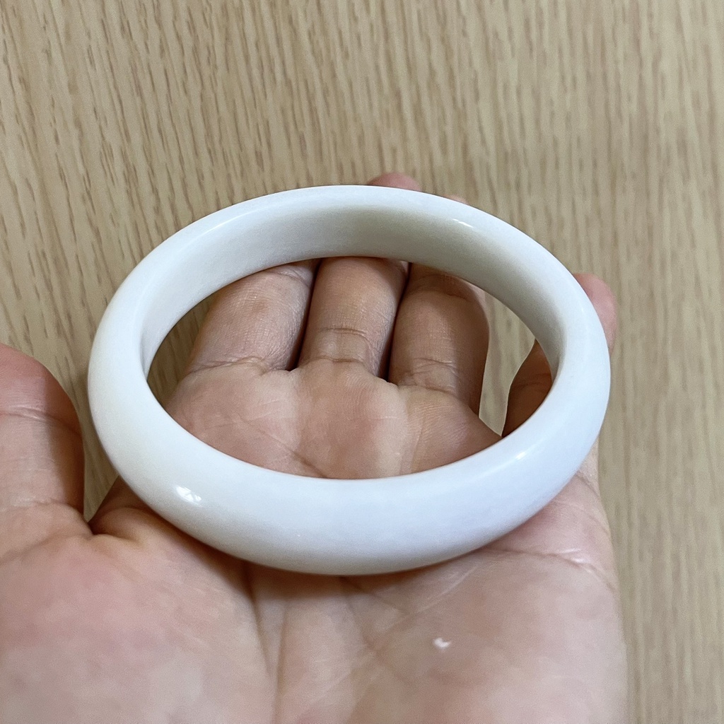 Vòng tay đá trắng  cho người mệnh Thủy và Kim