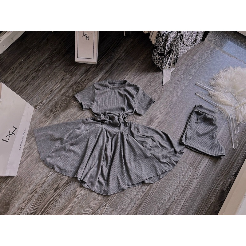 Set Đầm Tay Ngắn Xoè Vạt Đắp Sóng Bồng Bềnh Kèm Quần Cùng Vải Sịn