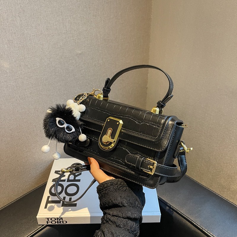 Túi đeo vai đeo chéo vân da bản lớn tặng kèm móc khóa thú bông siêu xinh 1247