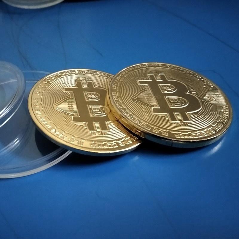 Đồng Xu May Mắn Bitcoin Mạ vàng 24 + Hộp Nhựa Đi Kèm