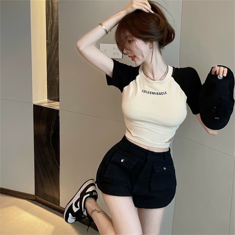 rd5 áo croptop màu nhẹ nhàng trầm tính in chữ quấn eo