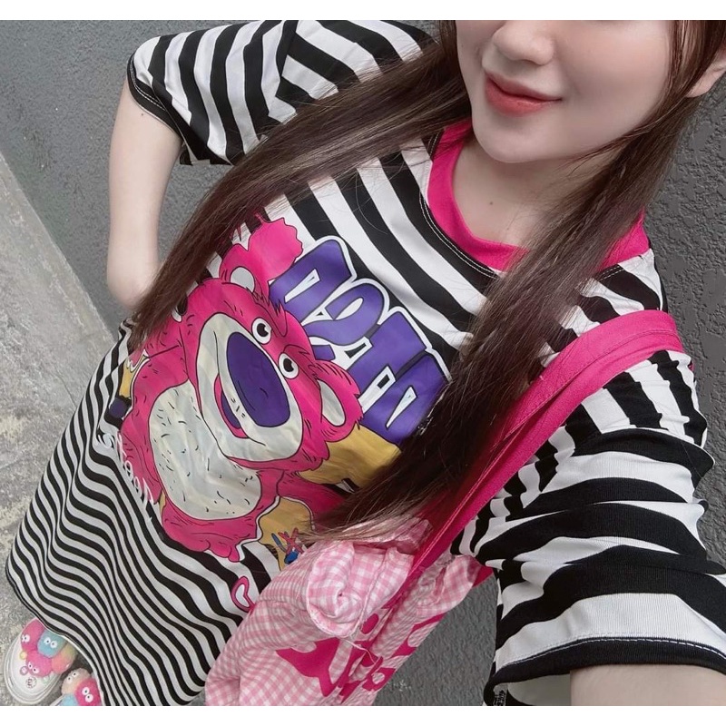 Đầm Suông Cotton Kẻ Sọc Ngang Hoạ Tiết Gấu Dâu Siêu Xinh V90, Váy Thun Nữ Form Xuông Rộng Tay Lỡ Có Sẵn Lemie By Lekemqc