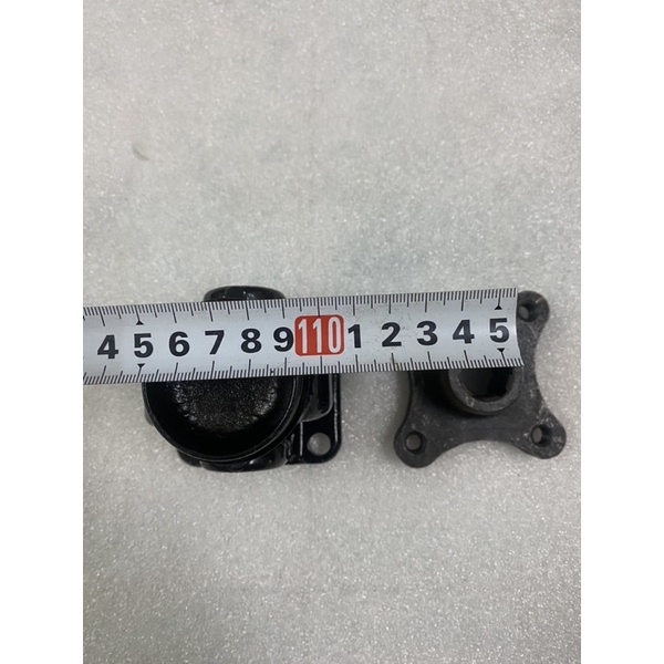 1 khớp cầu và 1 bích cầu,khớp cầu tim lỗ đo vuông 5cm,đường kính hàn ống 4,5cm