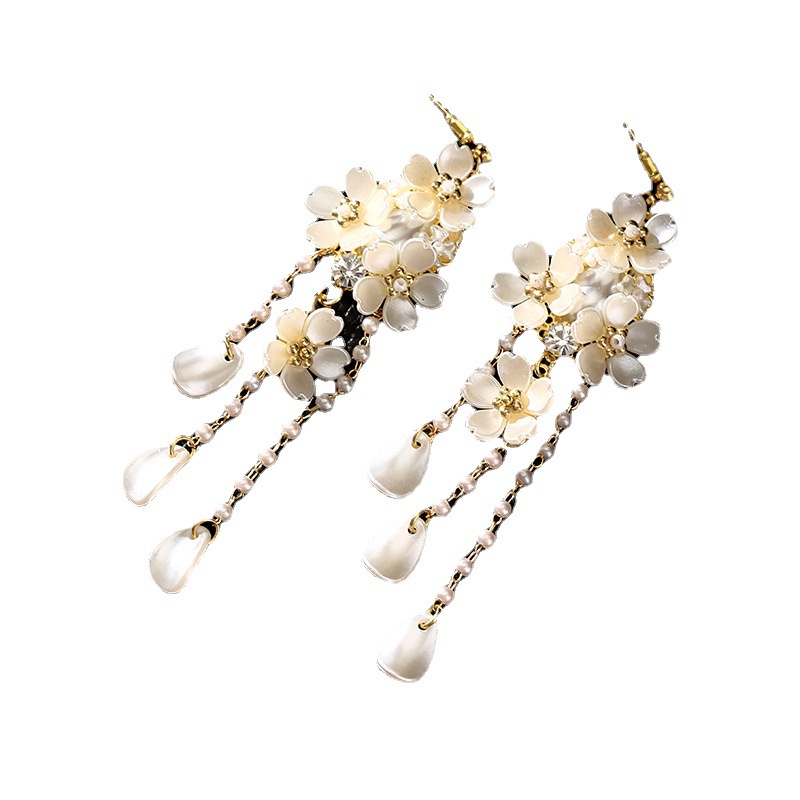 Khuyên Tai Tua Rua Hình Hoa Lily Phong Cách Hàn Quốc Mới