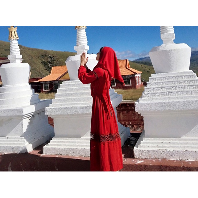 Váy maxi màu đỏ dáng dài xẻ tà đùi có mũ - MS105