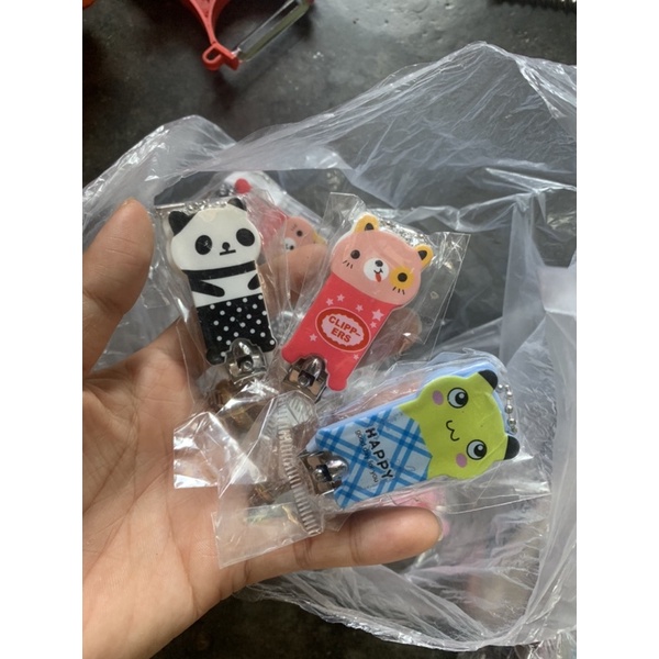 Bấm móng tay trẻ em