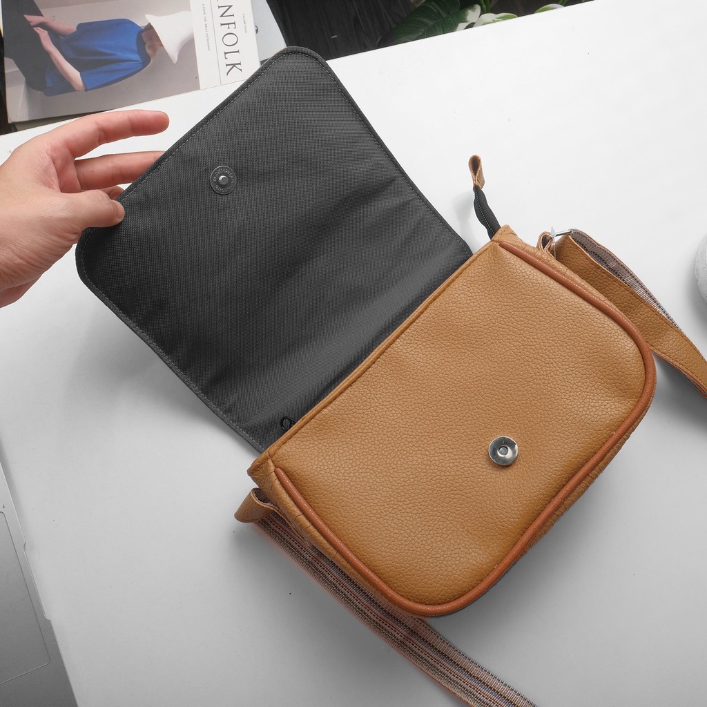 Túi MLB vân da Logo NY kim loại họa tiết Monogram 2023