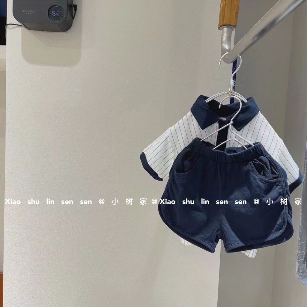 Bộ Đồ Ngắn Tay Hoa Văn Kẻ Sọc Thời Trang Mùa Hè Hàn Quốc Dành Cho Bé Trai