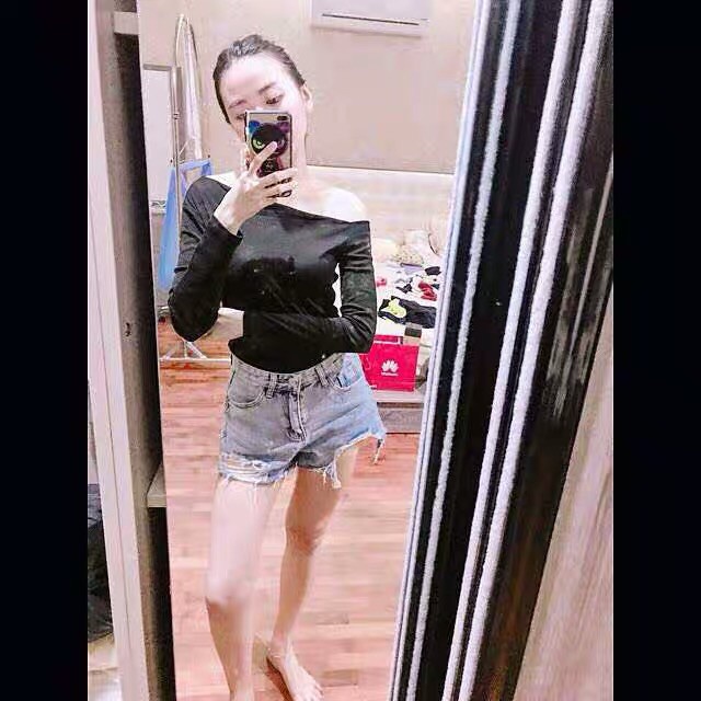 Áo len tăm lệch vai Ulzzang