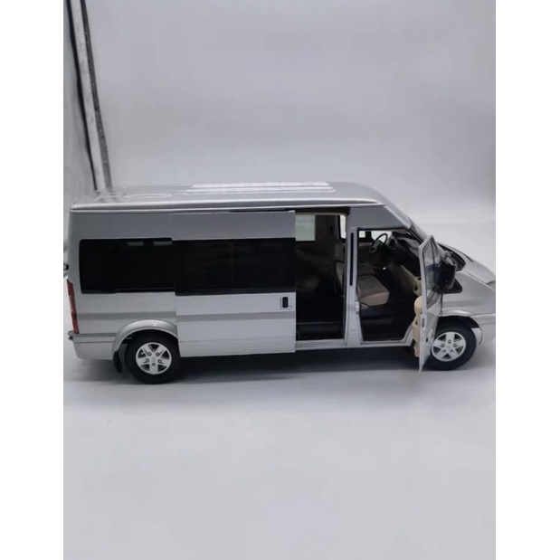 Mô hình xe 16 chỗ Ford Transit 2016 tỉ lệ 1:18