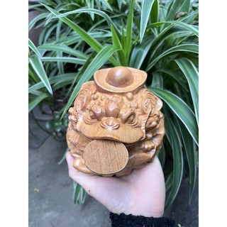 Tượng con cóc gỗ bách thơm