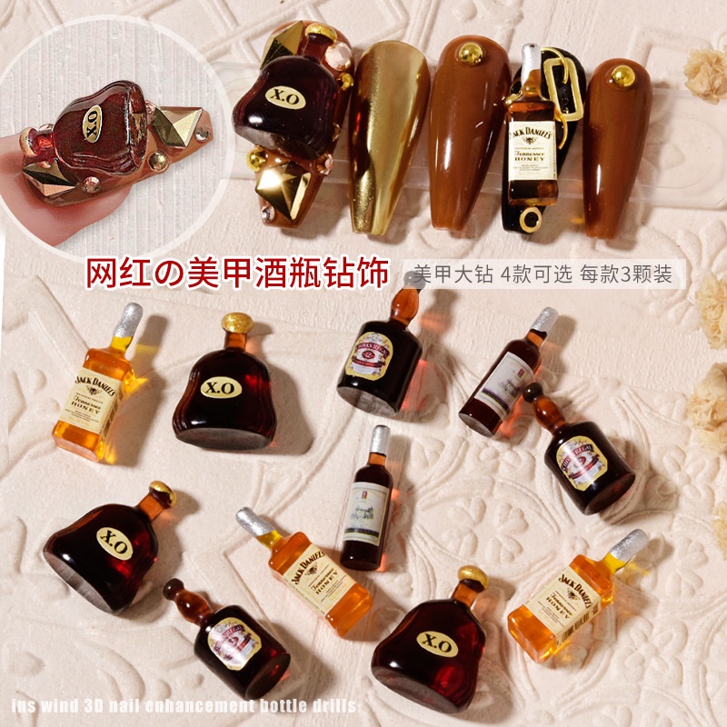 Charm rượu đính móng