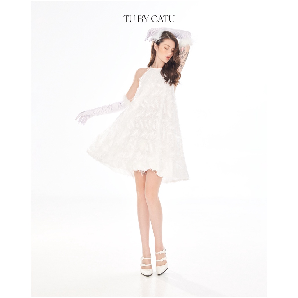 TUBYCATU | Đầm yếm trắng lông vũ