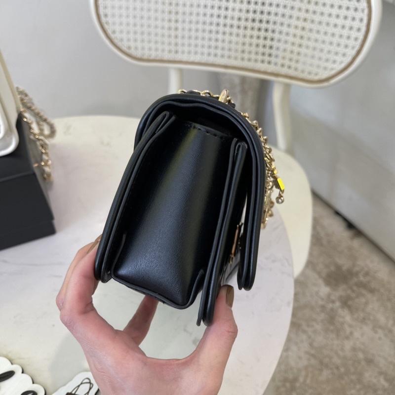 Túi cnk kèm charm xinh xắn có thể đeo vai và đeo chéo