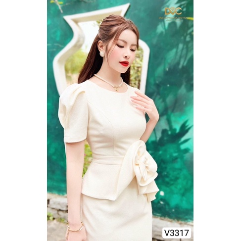 V3317 váy body màu be gắn bông hoa to