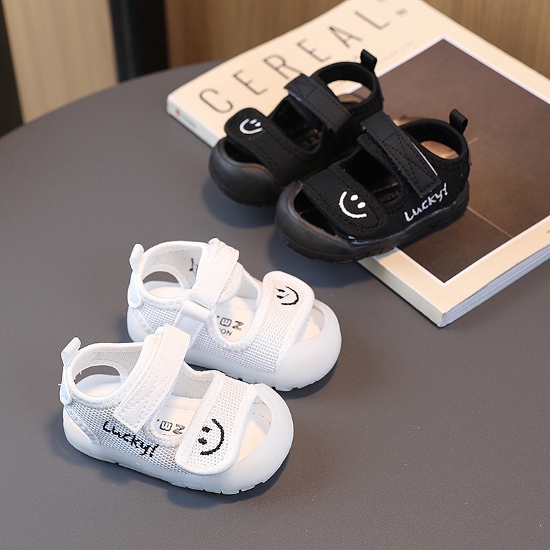 Dép quai hậu, sandal Lucky siêu nhẹ thời trang đế mềm chống vấp chống trơn trơn trượt cho bé trai bé gái sz 16-20