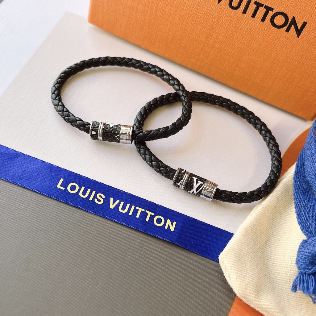 Vòng Tay Louis Vuitton Bằng Thép Titan Họa Tiết LV Monogram