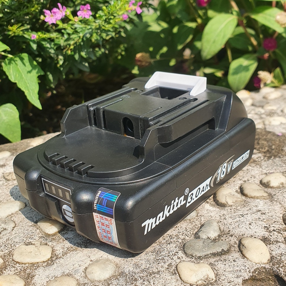 Pin Đóng Makita 18v / 5 cell - Dung Lượng 2000mah / Xả 20a