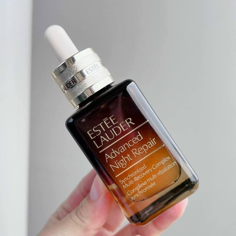 Serum trẻ hóa da Estee Lauder.