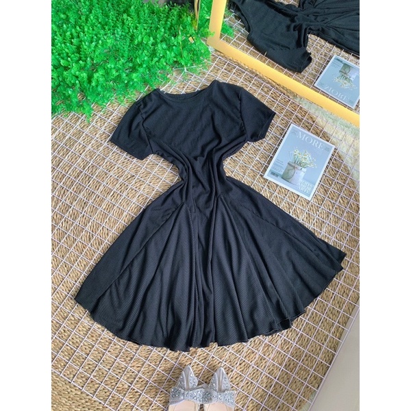 Set Đầm Tay Ngắn Xoè Vạt Đắp Sóng Bồng Bềnh Kèm Quần Cùng Vải Sịn